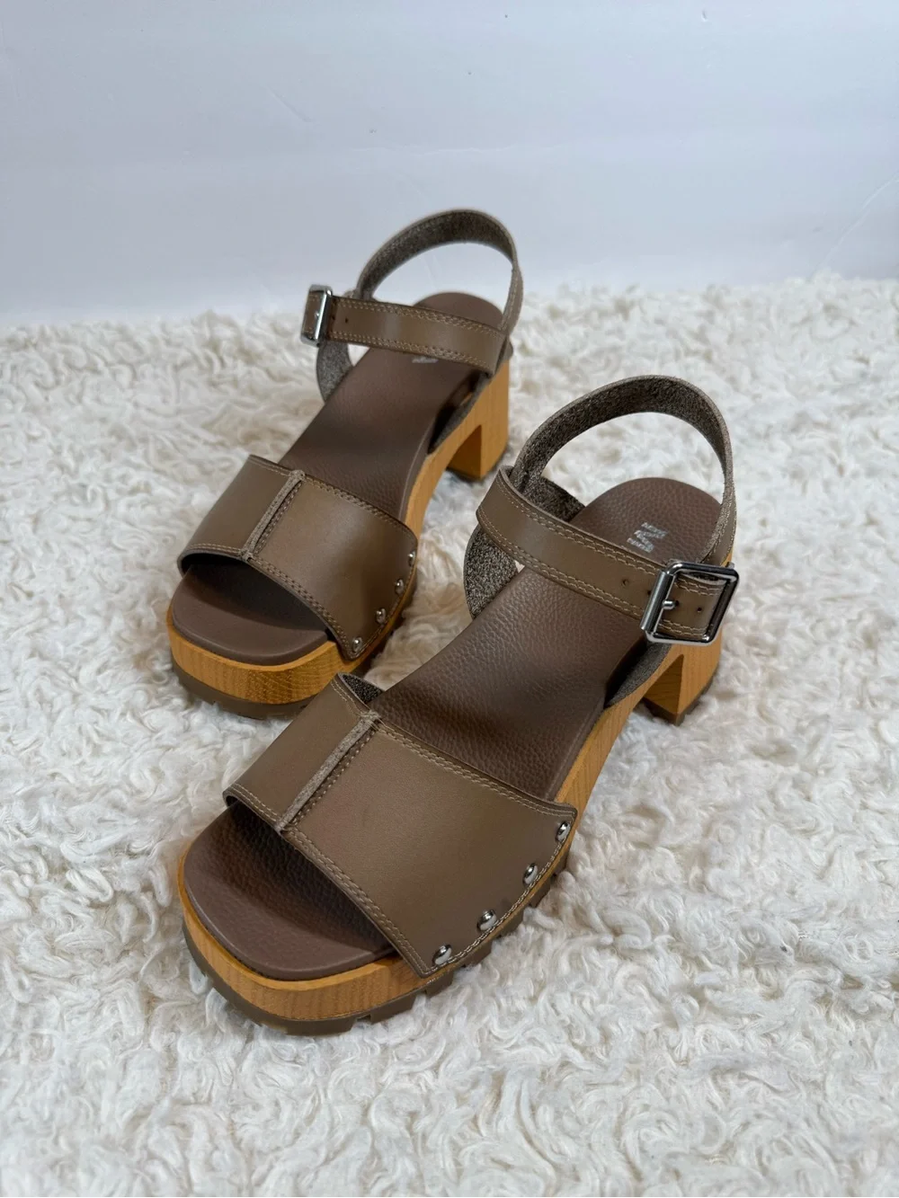 MÍA Brown Leather Block Heel Sandals with Adjustable Ankle Strap